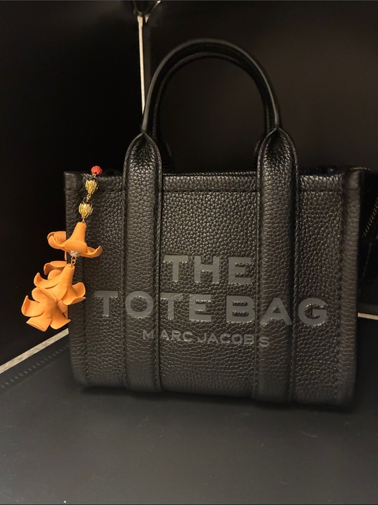 None Accessories - Orange Puakenikeni lei With Pearl Accents And Pikake Purse Charm